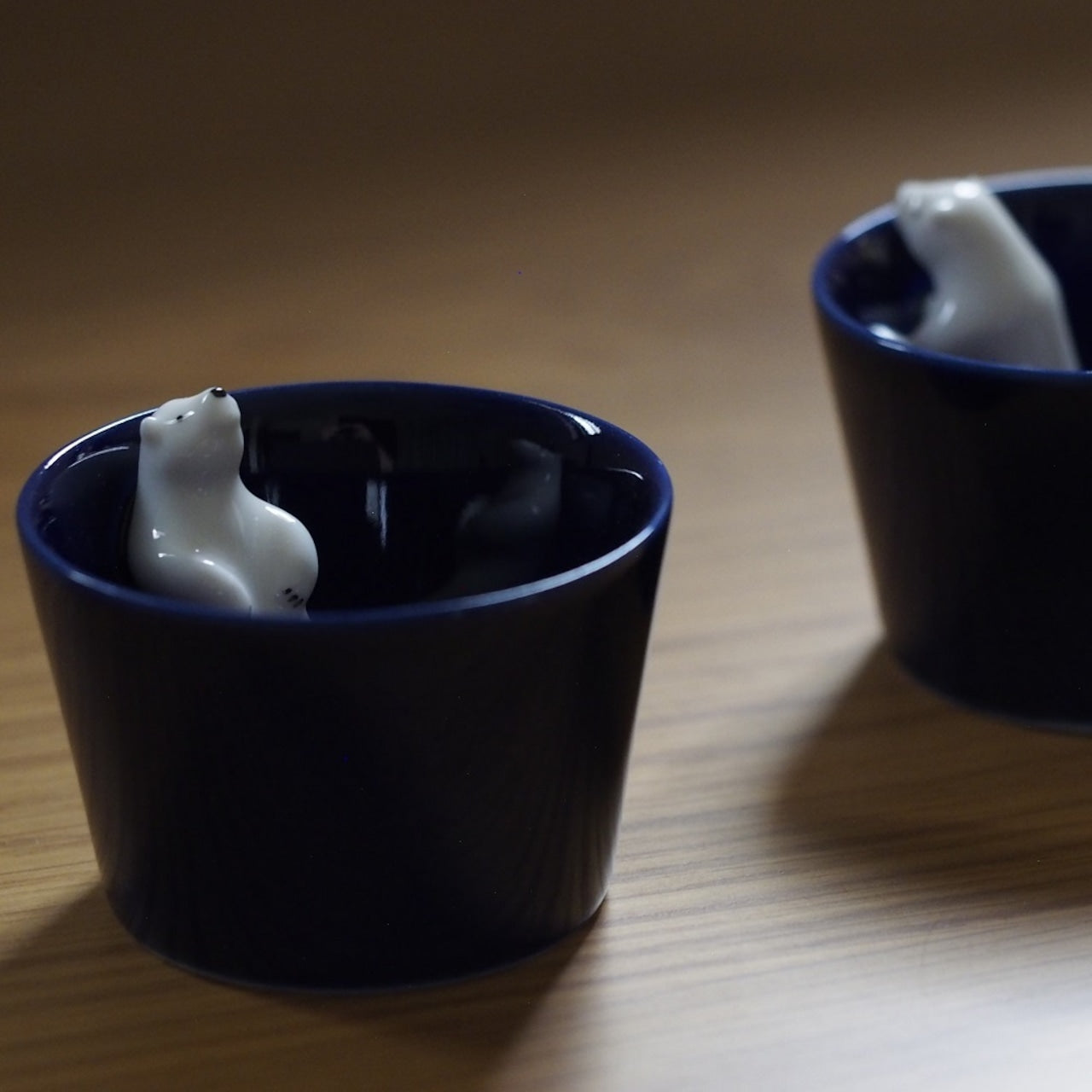 【預訂】日本樂土 月影白熊青瓷清酒杯