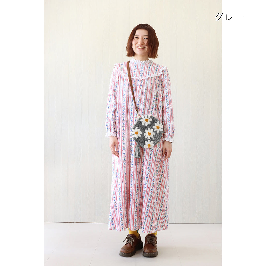 【預訂】印度製 可愛花花簇絨圓袋