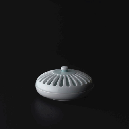 【預訂】日本製 瓷菊焚香器