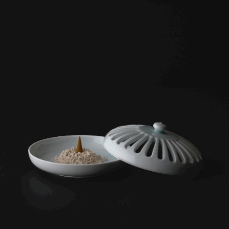 【預訂】日本製 瓷菊焚香器