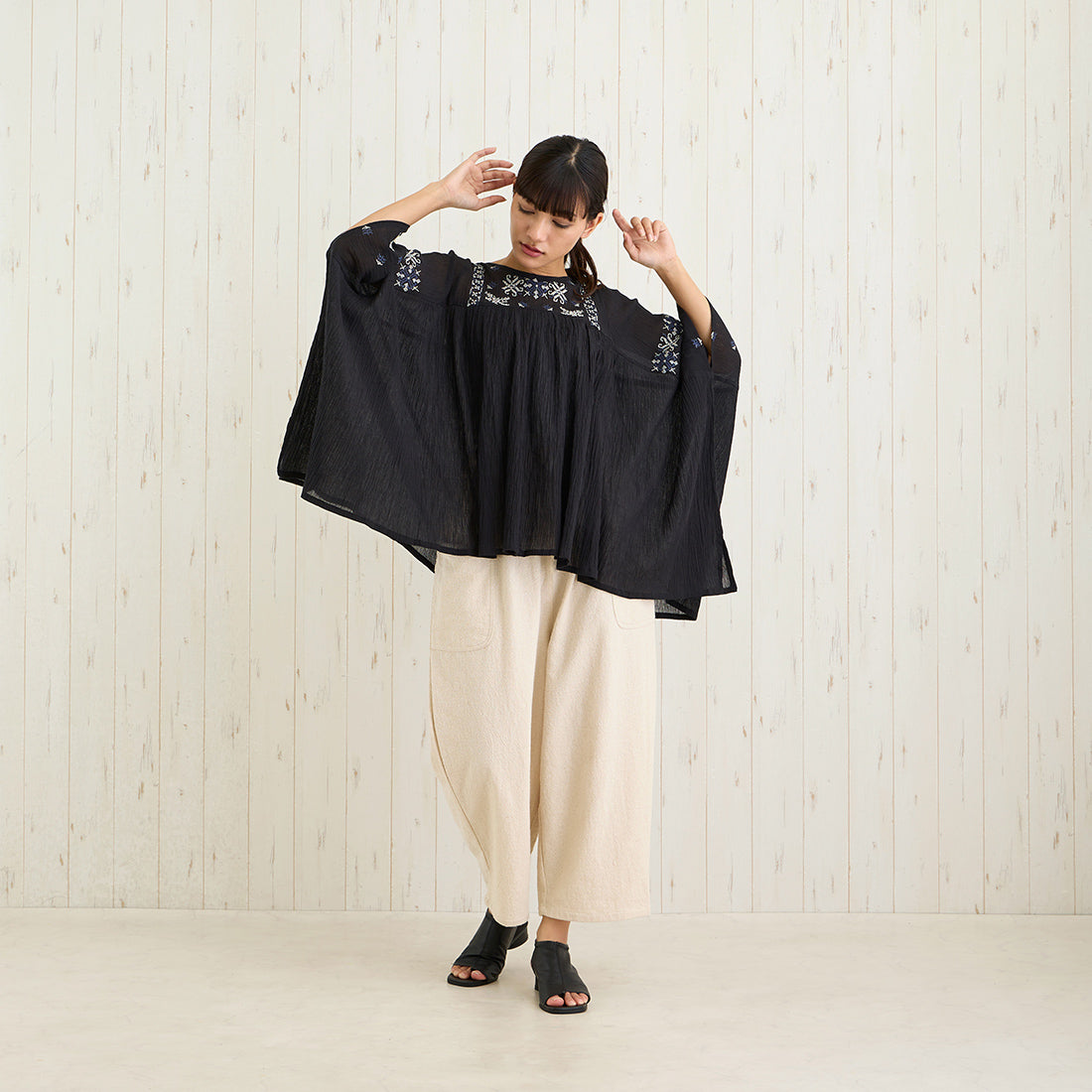 【預訂】印度製 刺繡棉縐紗斗篷上衣