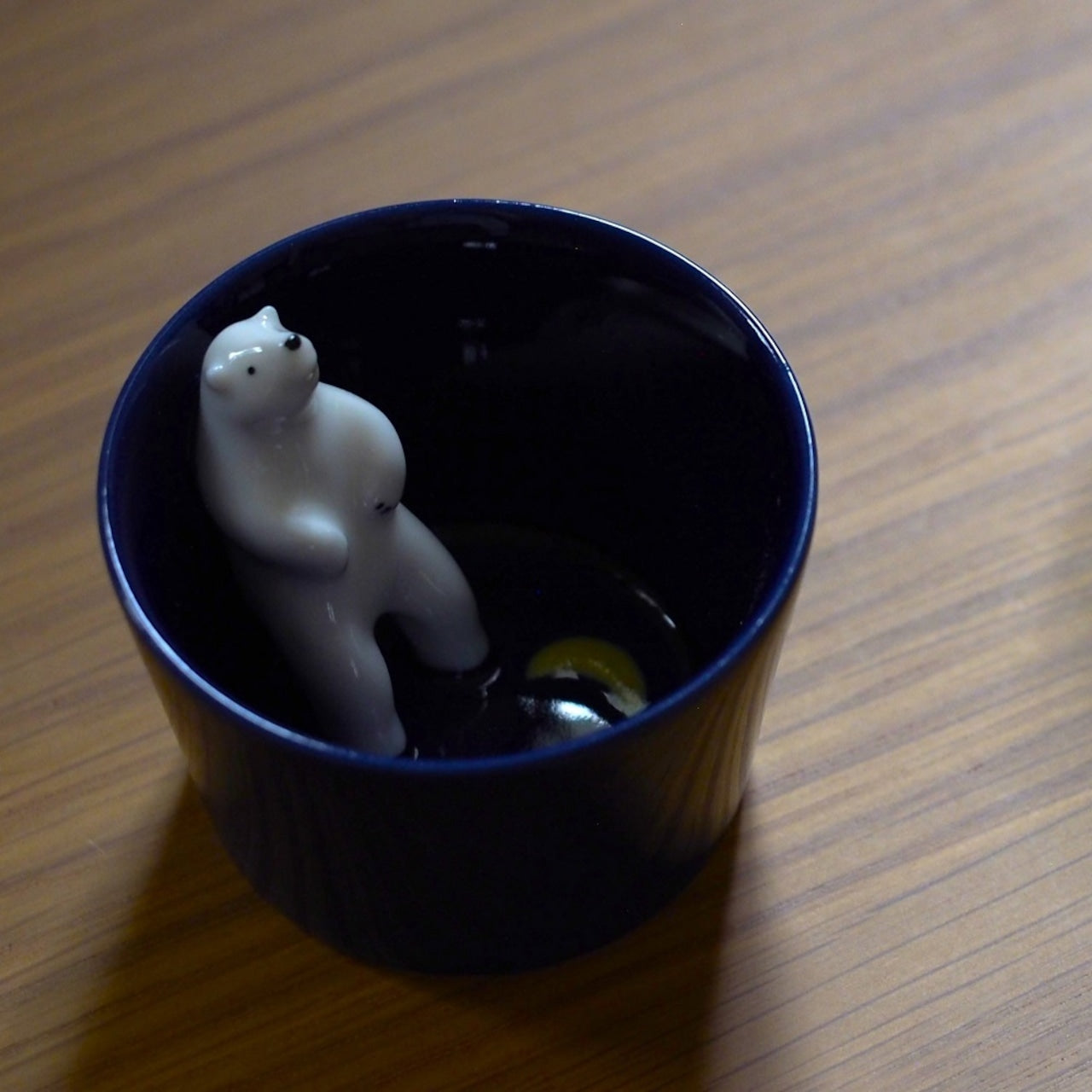 【預訂】日本樂土 月影白熊青瓷清酒杯