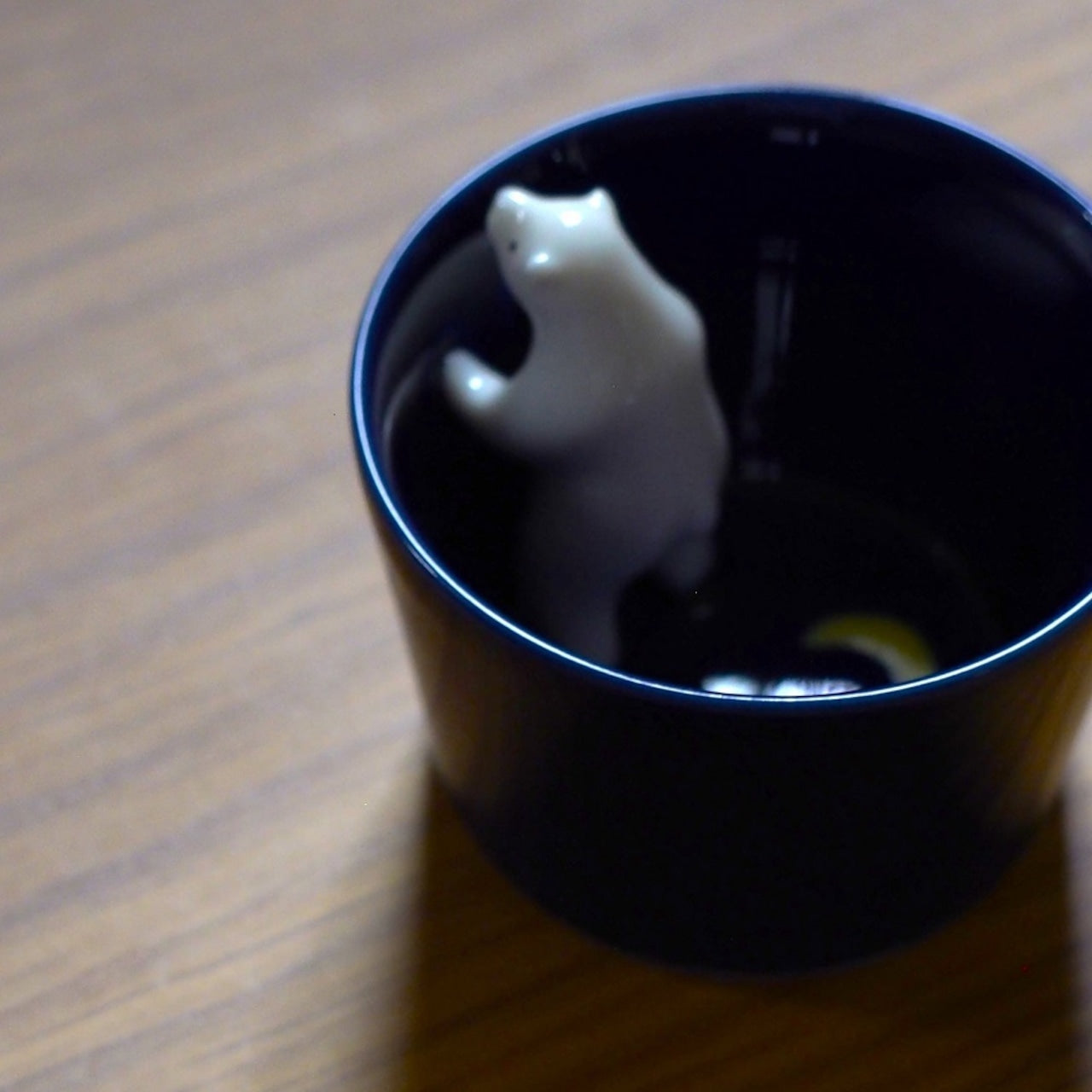 【預訂】日本樂土 月影白熊青瓷清酒杯